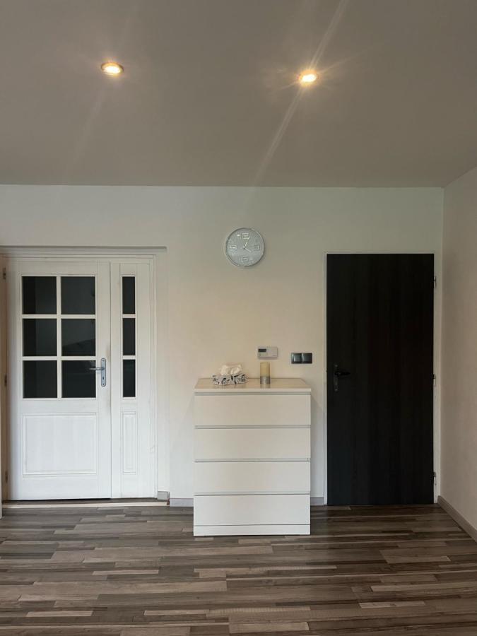 Apartman V Rodinnem Dome Jaroměř エクステリア 写真