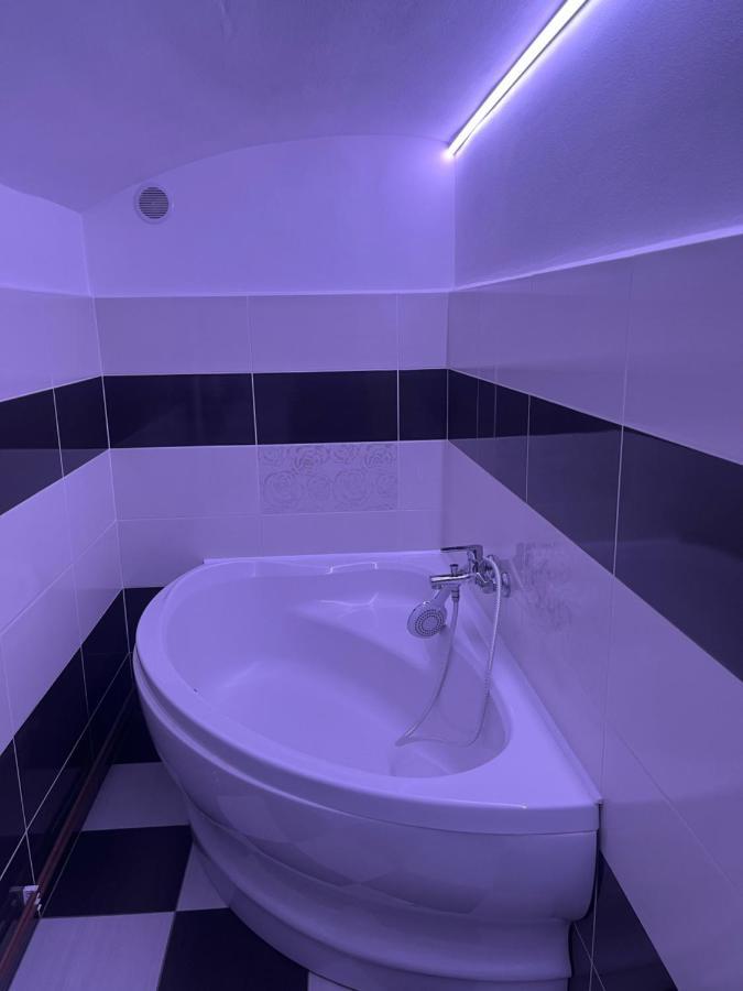 Apartman V Rodinnem Dome Jaroměř エクステリア 写真