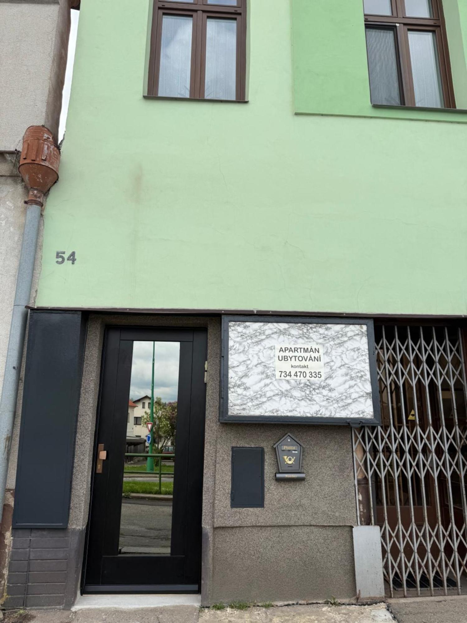 Apartman V Rodinnem Dome Jaroměř エクステリア 写真